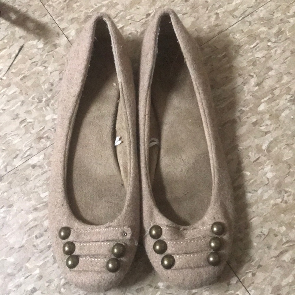 Tan flats